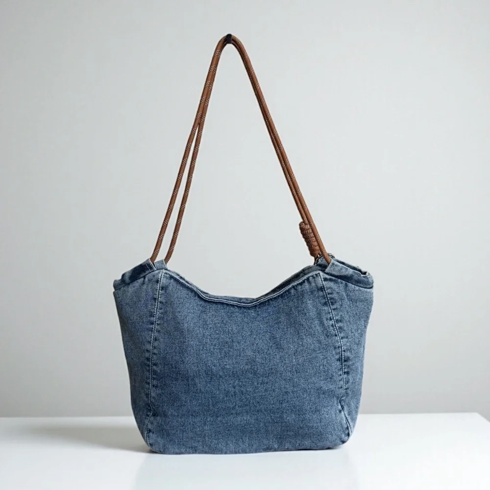 NWT Large Light Denim Tote Bag with Zip Top Closure! New! - Picture 4 of 10